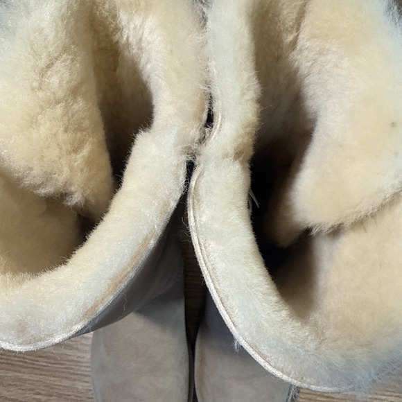 UGG W Bailey Button Triplet II Women's Boot, Size 8 Sand - Picture 10 of 13